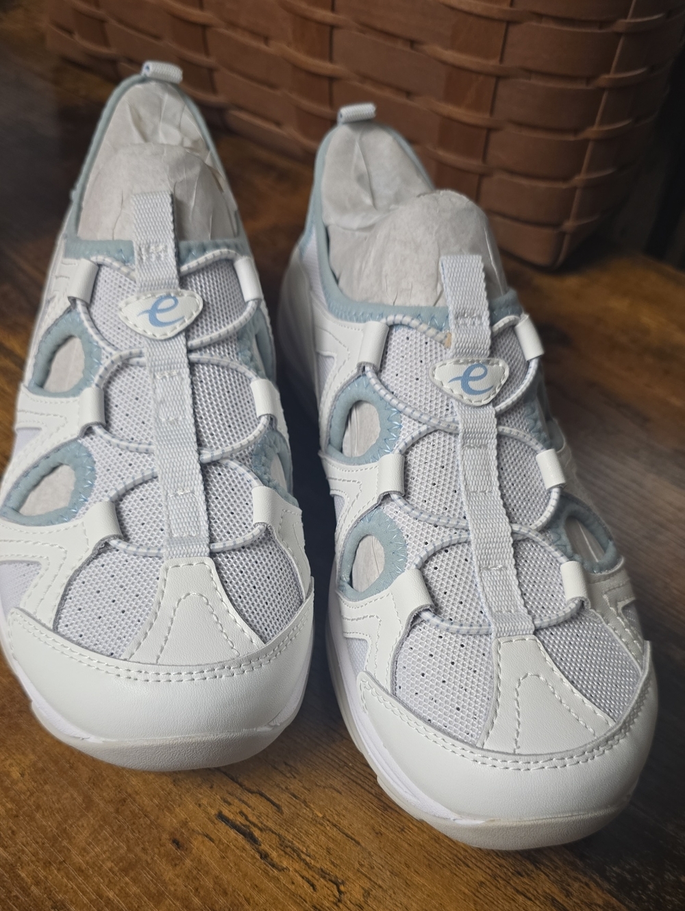 Easy Spirit Women's White and Light Blue Earthen8 Sandal